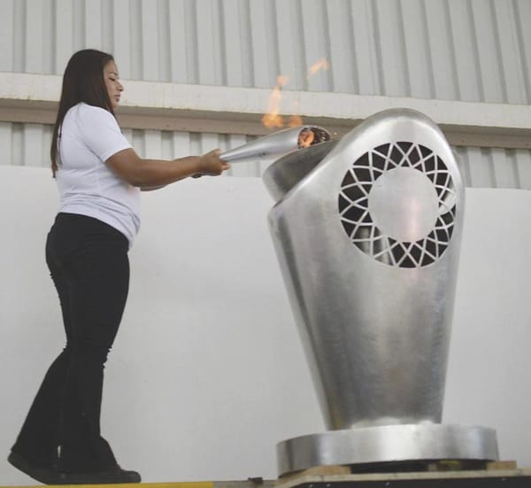 ¡MEDALLISTA MUNDIAL ENCIENDE EL PEBETERO! - ÁNGELES CRUZ HERNÁNDEZ