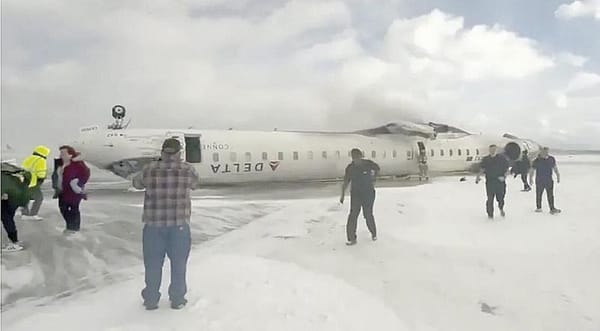 ¡SE SALVAN DE MILAGRO! - QUEDA 'PANZARRIBA' AVIÓN