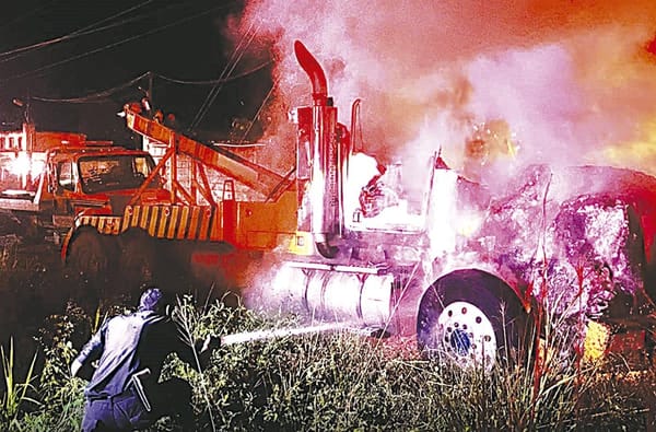 ¡ATACAN CON MOLOTOVS EL CORRALÓN DE GRÚAS! -