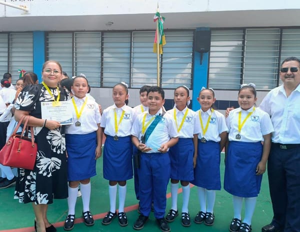 PRIMARIA EMILIANO ZAPATA GANA CONCURSO DE ESCOLTAS