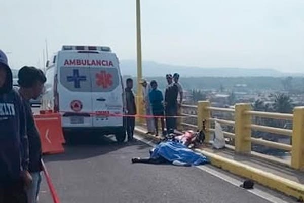 ¡REPARTIDOR DE POLLOS PIERDE LA VIDA POR MOTOCICLETAZO!