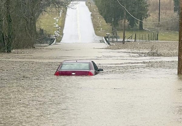 ¡TORMENTAS E INUNDACIONES EN LOS ESTADOS UNIDOS: 9 MUERTOS!