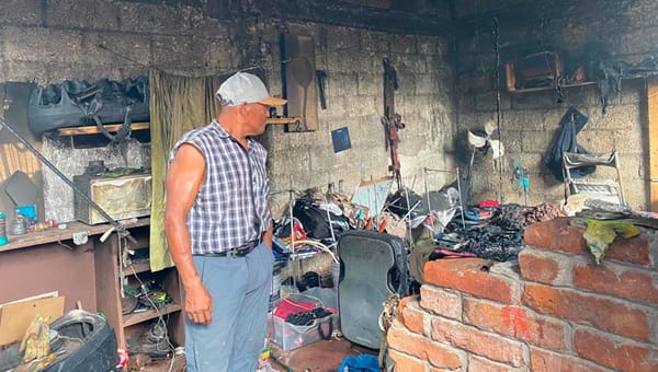 ¡VECINO PIERDE SU CASA POR INCENDIO!