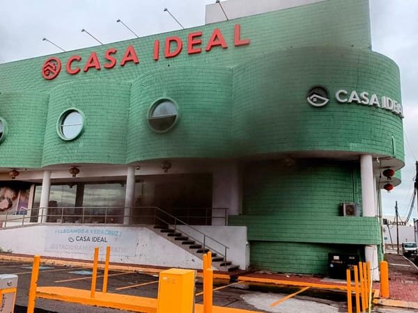 ¡SE CHAMUSCÓ ‘LA HILACHA’! - EL FUEGO ALCANZO UNA TIENDA DE ARTICULOS CHINOS “CASA IDEAL”