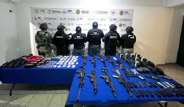 ¡ASEGURAN ARSENAL EN UN CATEO EN COATZACOALCOS!