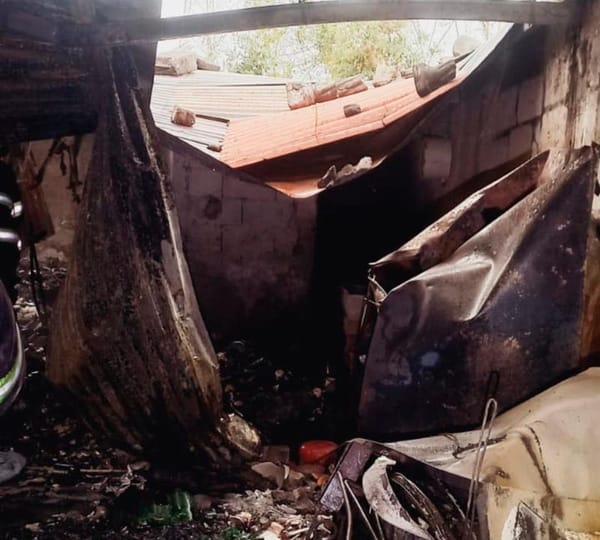 ¡HUMILDE VIVIENDA DEVORADA POR EL FUEGO!