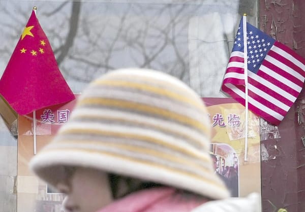 ¡CHINA CONTRAATACA A DONALD TRUMP! - * Impone aranceles a productos de EU e investigará a Google