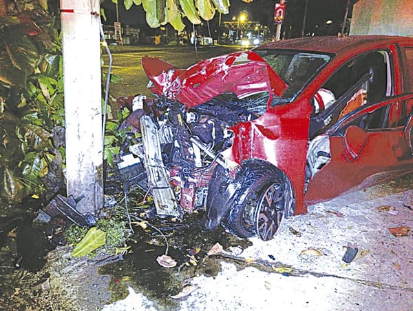 ¡SE LE MOVIÓ EL POSTE A CLON DE CHECO PÉREZ!