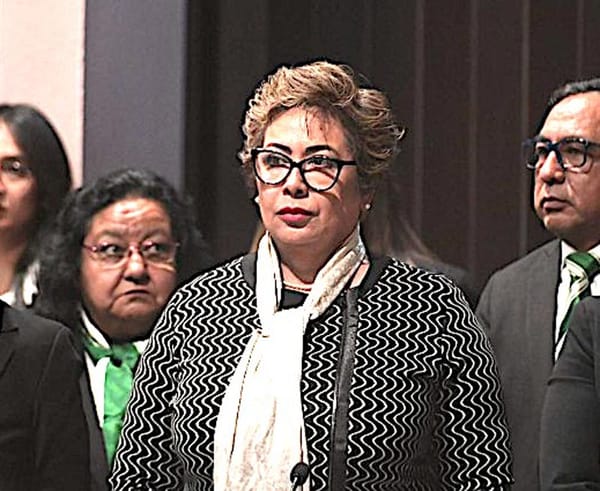 ¡DELIA METE REVERSA!