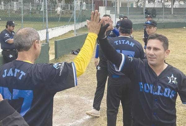 ¡SÚPER POLLOS A LA CAZA DE COMPADRES DENTRO DEL SOFTBOL DE VETERANOS!