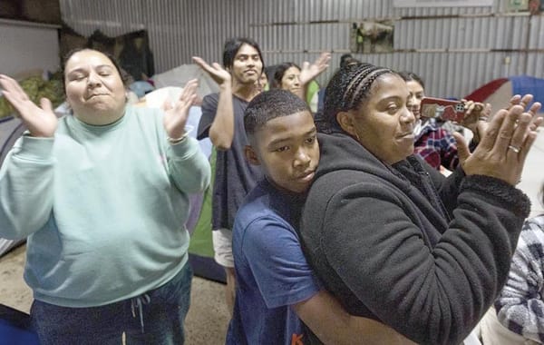 ¡LOS MIGRANTES VARADOS EN MÉXICO INTENTAN COMENZAR UNA NUEVA VIDA FUERA DE EU!