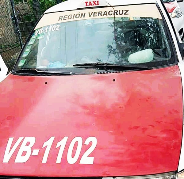 ¡“RATAS” SE ROBAN TAXI EN EL TIANGUIS DE MATAMOROS!