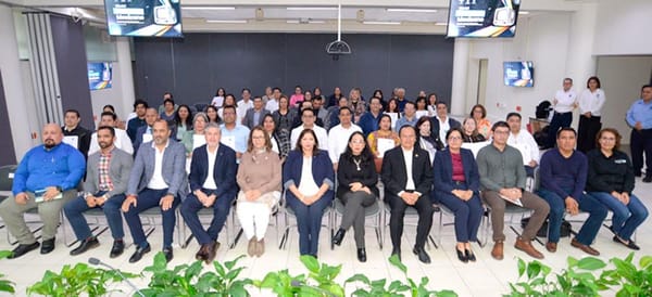 ¡PREMIAN LA UV A PUROS GENIOS!