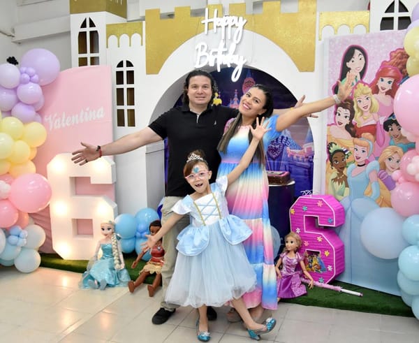 VALENTINA FESTEJA COMO PRINCESA!