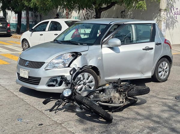 ¡HACEN CHUZA AUTOMÓVIL JAPONÉS Y MOTOCICLISTA!