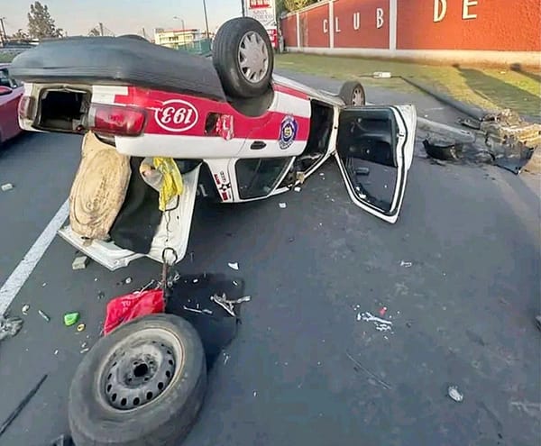 ¡TAXI TERMINA LLANTAS ARRIBA!