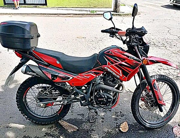 ¡LADRONES ‘MADRUGAN’ A VECINO Y LE ROBAN LA MOTO!