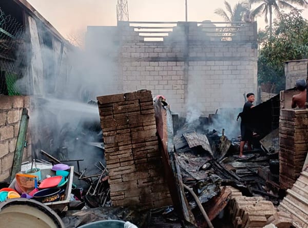 ¡SE QUEMA VIVIENDA MAMÁ Y SU HIJA SALVAN LA VIDA!