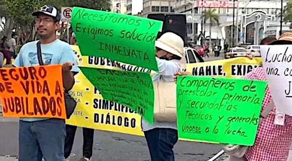 ¡PROTESTAN MAESTROS JUBILADOS! - ISSSTE *Faltan pagos en su seguro de vida