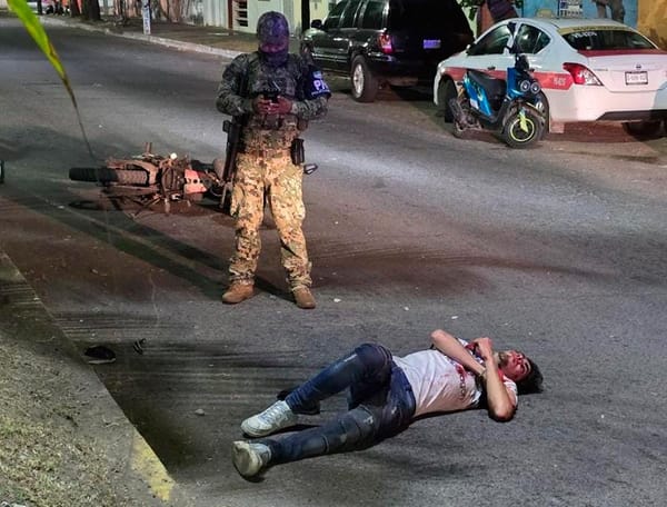 ¡DERRAPA Y SE LO LLEVAN DE ‘VOLADA’ A URGENCIAS!