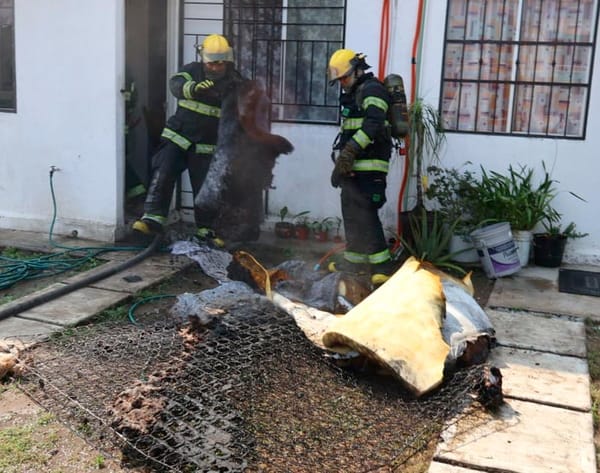 ¡SE QUEMA CASA POR COLCHÓN EN LLAMAS!