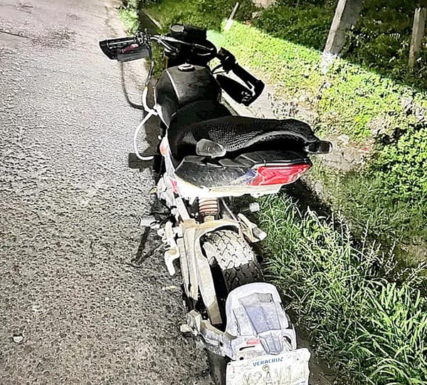 ¡VECINA ENCUENTRA MOTO ABANDONADA!