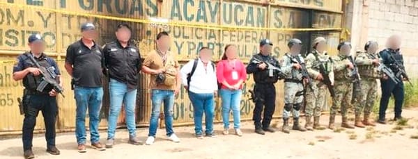 ¡ASEGURAN 228 VEHÍCULOS EN CATEO A ‘GRÚAS AMARILLAS’ EN ACAYUCAN!