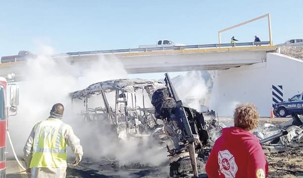 ¡FATAL ACCIDENTE EN CARRETERA A DURANGO; MUEREN 15 PERSONAS!