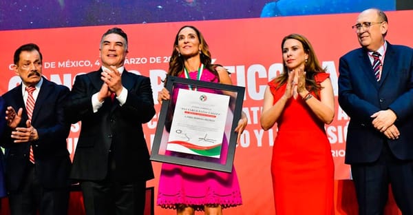 ¡MEDALLA A FIDEL! - SE LA DIO  “ALITO”