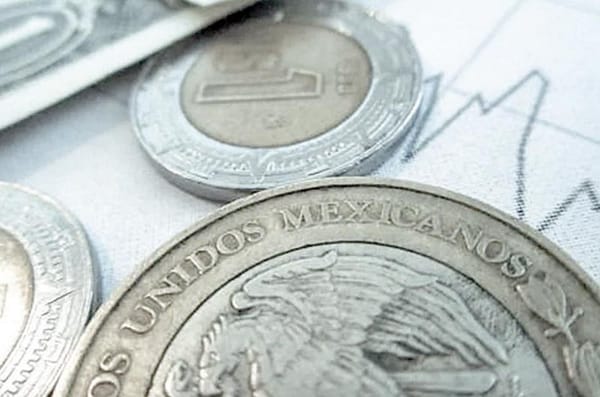 ¡PESO CIERRA EN 20.71!