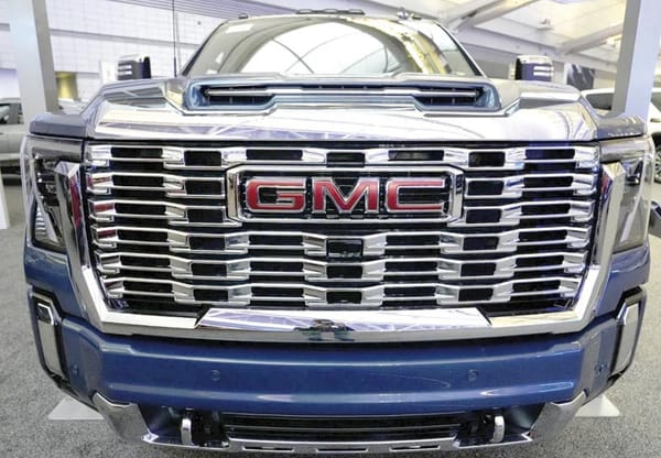 ¡LAS ACCIONES DE GM, FORD, HONDA Y TOYOTA CAEN TRAS ARANCELES DE TRUMP; TESLA ES  LA EXCEPCIÓN!