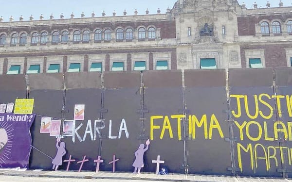 ¡MADRES DE VÍCTIMAS DE FEMINICIDIO INICIAN HUELGA DE HAMBRE! - FRENTE A PALACIO NACIONAL