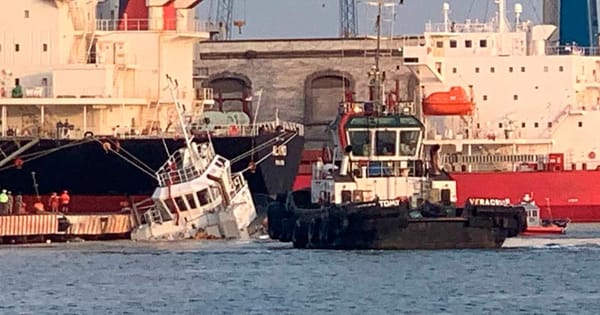 ¡SE HUNDE EN EL MALECÓN! - OTRO “TITANIC“