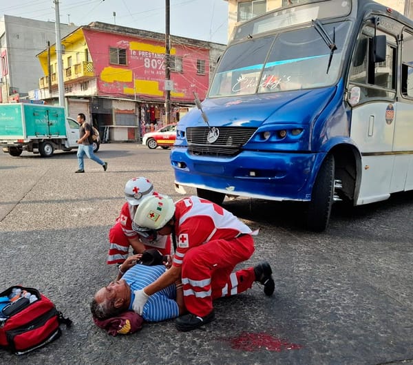 ¡ABUELITO ARROLLADO EN EL MERCADO!