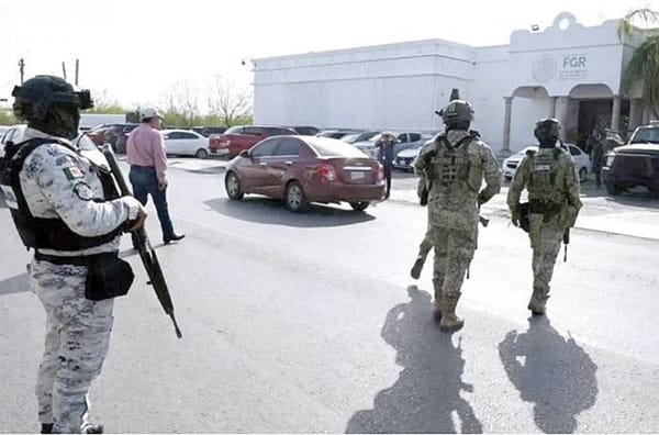 ¡MUJER ACUSA A 20 MILITARES DE OBLIGARLA A PRACTICARLES SEXO ORAL!