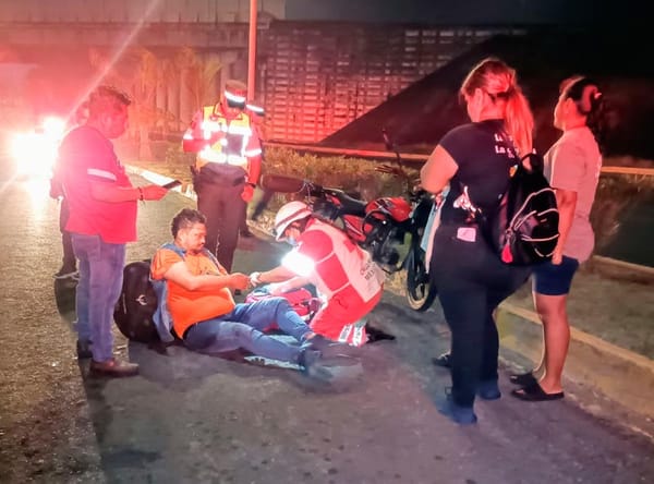 ¡SE ACCIDENTA MÚSICO Y LE ROBAN EL CELULAR!