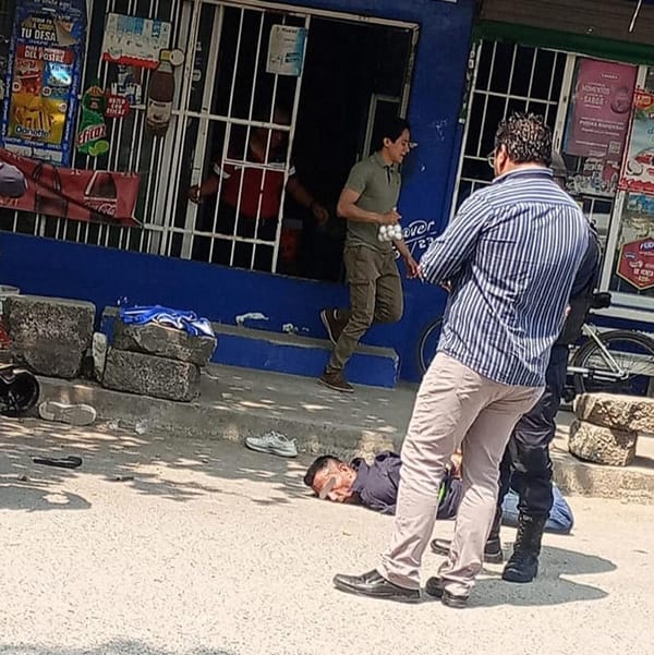 ¡AMARRAN A ASALTANTE CON PISTOLA DE JUGUETE!