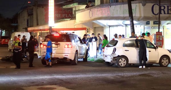 ¡DOS PRIMOS SE ESTRELLAN CONTRA UN MARCH!