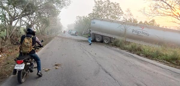 ¡CHOQUE FRONTAL COBRA LA VIDA DE UNA ABUELITA!
