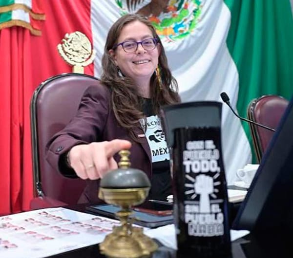 ¡LAS DESCONOCE CAROLA!