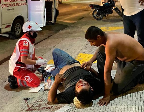 ¡MOTORIZADO FRACTURADO DE LA PIERNA EN ENCONTRONAZO!