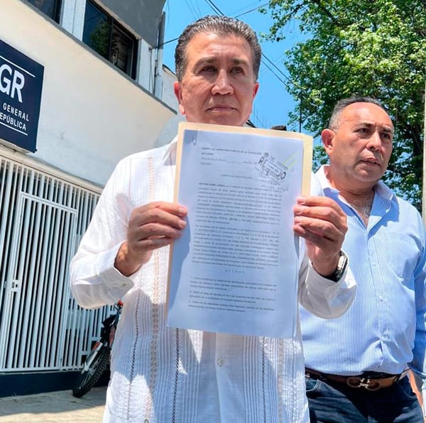 ¡HÉCTOR VA A LA FGR Y DENUNCIA A TANYA! - * Y va por el desafuero…