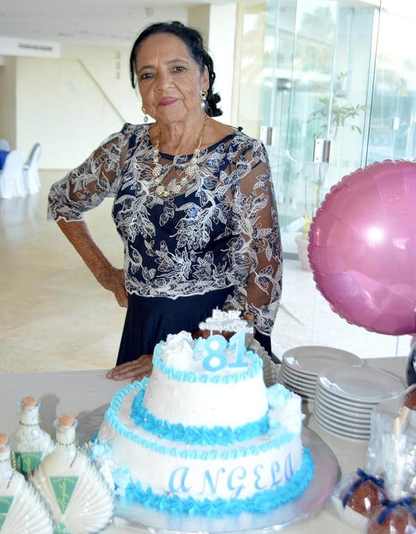 ÁNGELA FESTEJA SU CUMPLEAÑOS