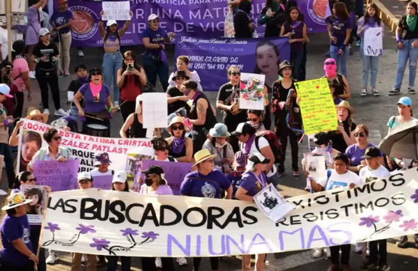 ¡LA IGLESIA CON LAS MADRES!