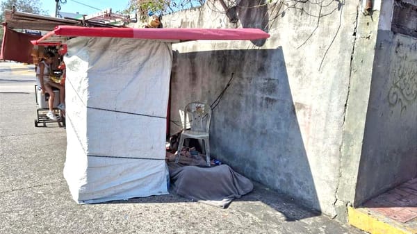 ¡HOMBRE EN SITUACIÓN DE CALLE FALLECE EN VÍA PÚBLICA! - POR EL AUDITORIO