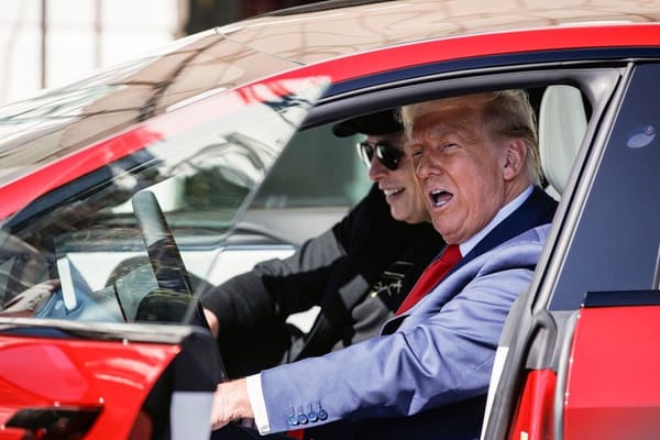 ¡TESLA EN CAÍDA LIBRE!