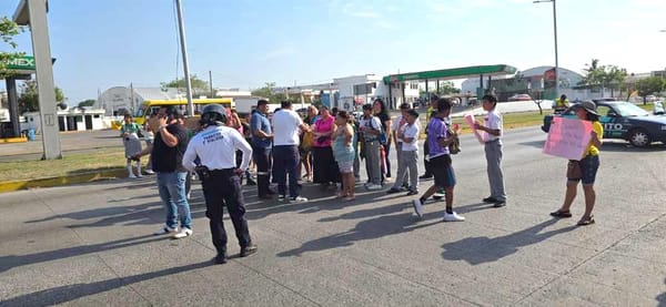 ¡BLOQUEAN RAFAEL CUERVO! -  *PIDEN SERVICIOS BÁSICOS EN SECUNDARIA