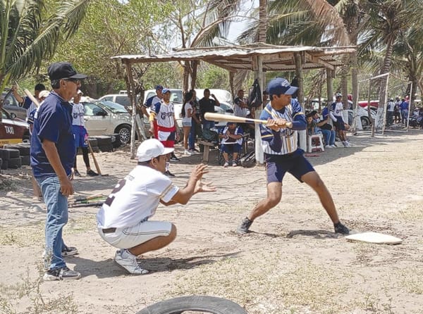 ¡ÁGUILAS MANTIENE LO INVICTO EN LA PELOTA DE LA CUAUHTÉMOC!