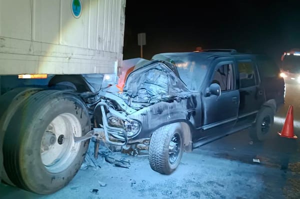 ¡CONDUCTOR EBRIO SE IMPACTÓ CONTRA TRÁILER ESTACIONADO!