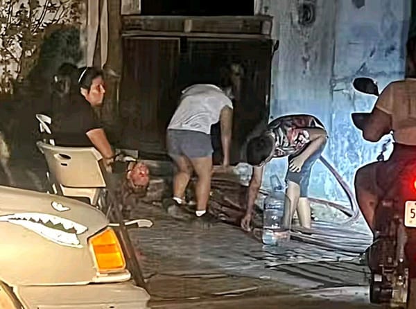 ¡ROBAN ROLLOS DE CABLE CUANDO OBREROS DE CFE ARREGLABAN APAGÓN!